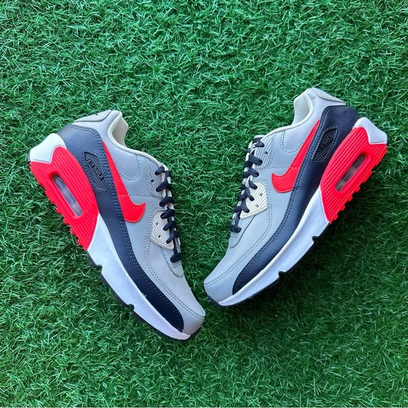 Nike Air Max 90 Ltr Light Smoke Grey / Bright Crimson - Picture 9 of 11
